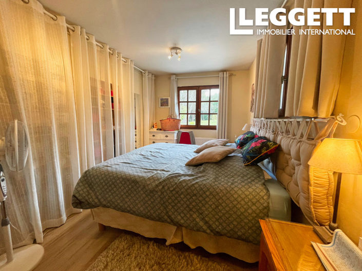 Image No.5-6 Bed House for sale