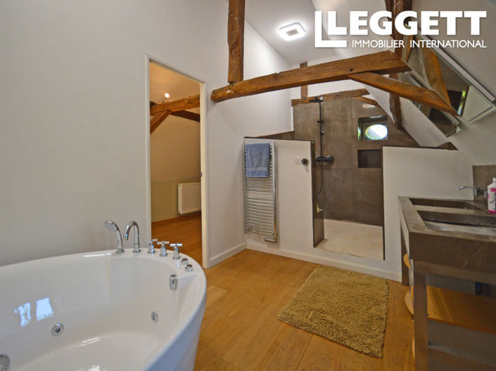 Image No.6-6 Bed House for sale