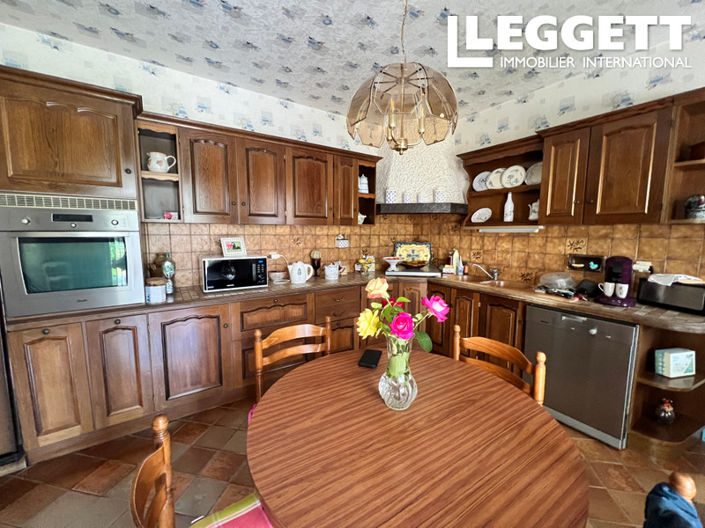 Image No.8-6 Bed House for sale