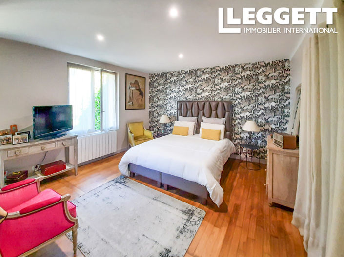 Image No.8-5 Bed House for sale