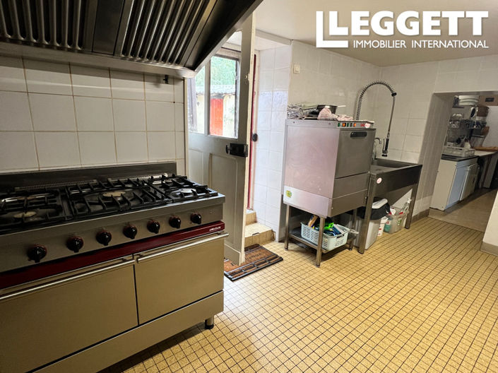 Image No.7-Commercial de 4 chambres à vendre à Chalais