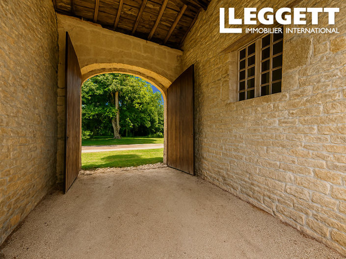 Image No.2-4 Bed House for sale