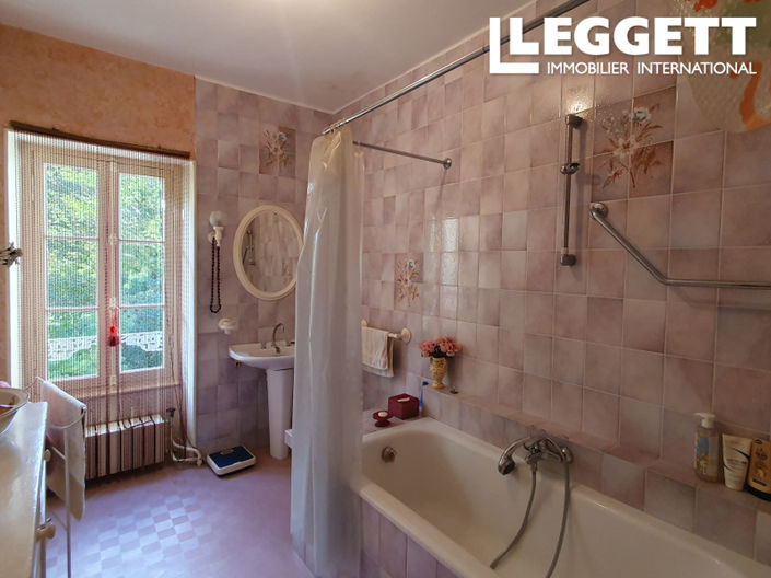 Image No.8-5 Bed House for sale