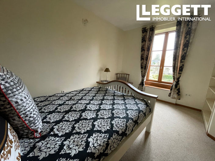 Image No.7-7 Bed House for sale