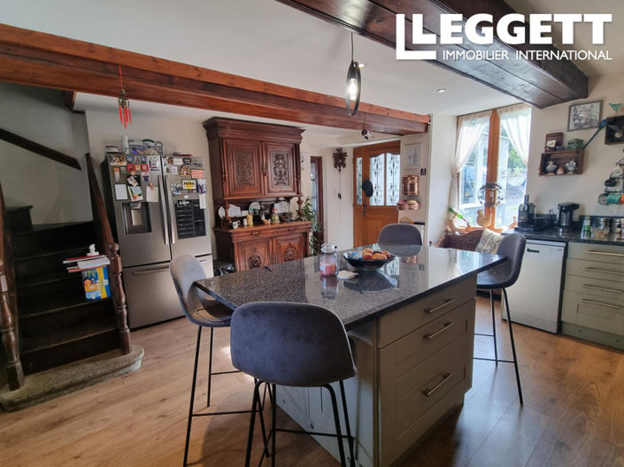 Image No.8-7 Bed House for sale