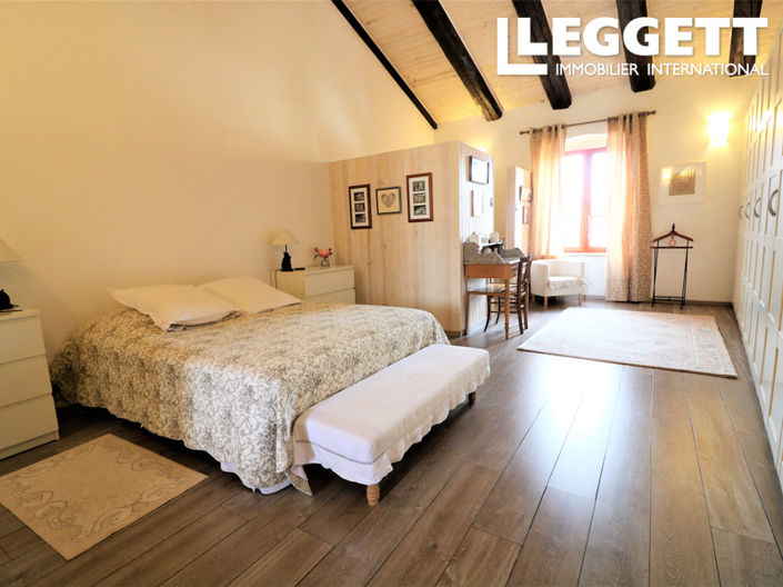 Image No.7-6 Bed House for sale