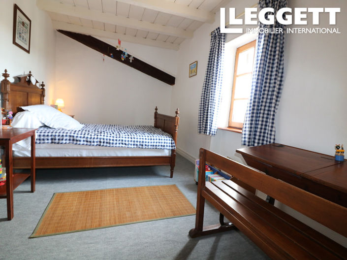 Image No.8-6 Bed House for sale