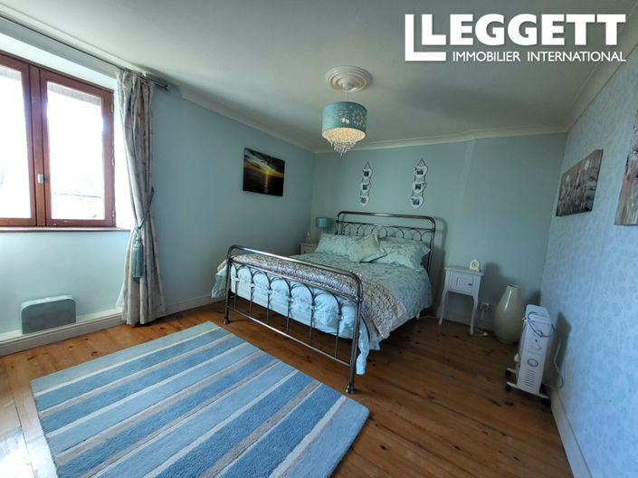 Image No.7-4 Bed House for sale