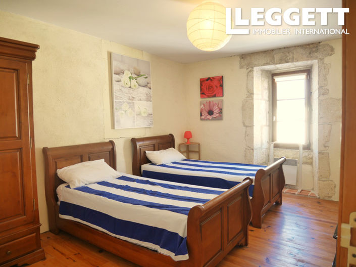 Image No.10-3 Bed House for sale