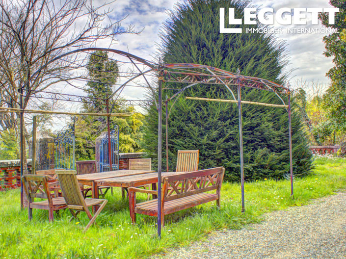 Image No.7-8 Bed Chateaux for sale