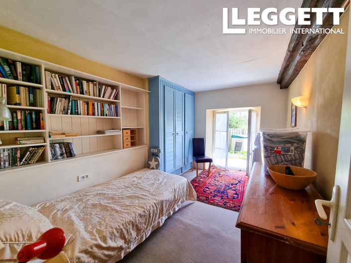 Image No.8-6 Bed House for sale