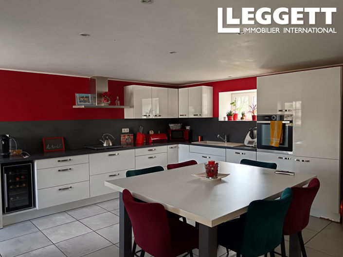 Image No.10-3 Bed House for sale