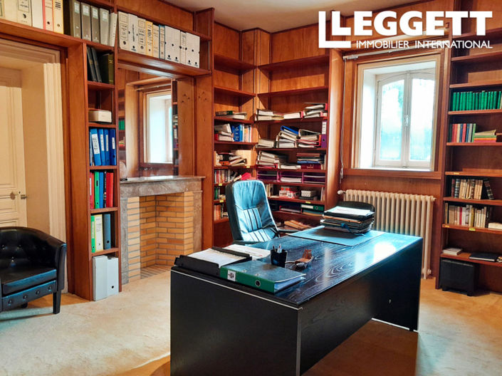 Image No.6-8 Bed House for sale