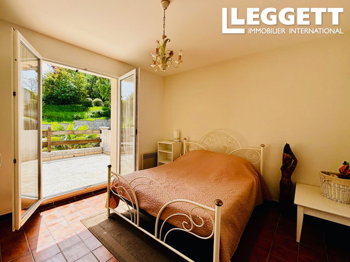 Image No.6-6 Bed House for sale