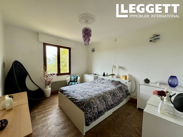 Image No.7-5 Bed House for sale