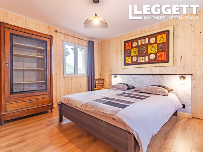 Image No.5-9 Bed House for sale