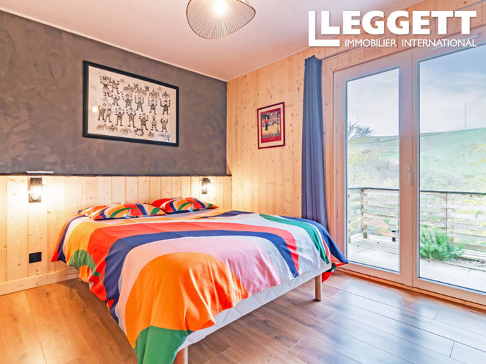 Image No.7-9 Bed House for sale