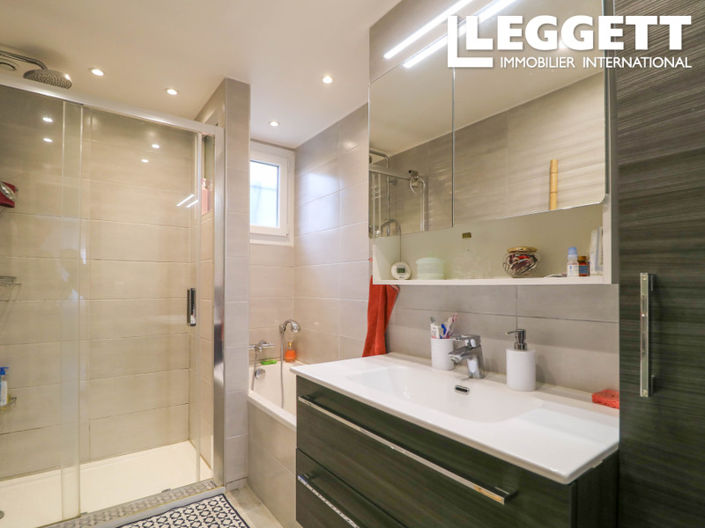 Image No.8-4 Bed House for sale