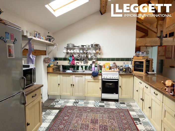 Image No.7-7 Bed House for sale