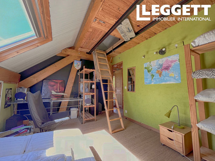 Image No.8-5 Bed House for sale