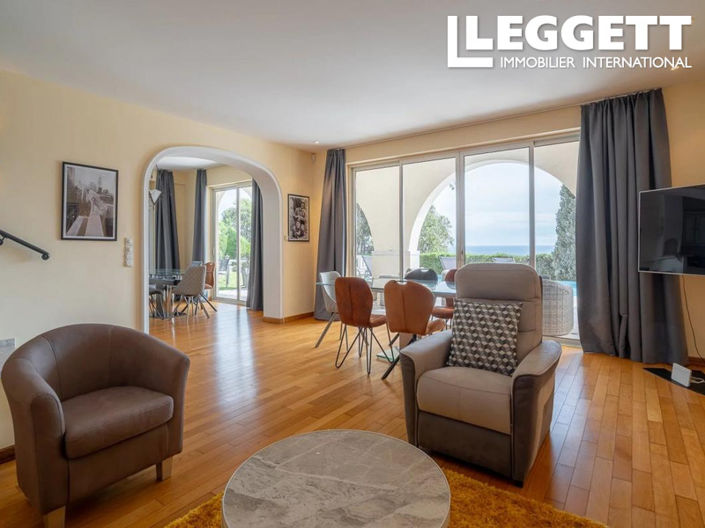 Image No.8-5 Bed House for sale