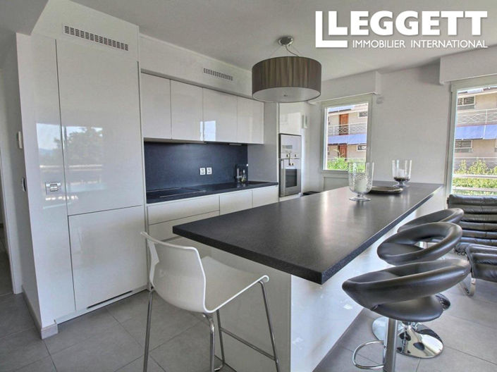 Image No.8-3 Bed Apartment for sale