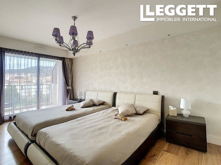 Image No.9-3 Bed Apartment for sale