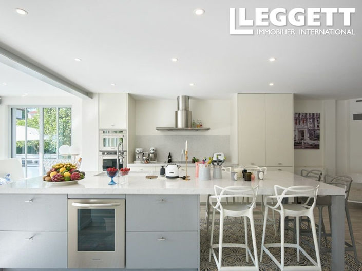 Image No.5-6 Bed House for sale