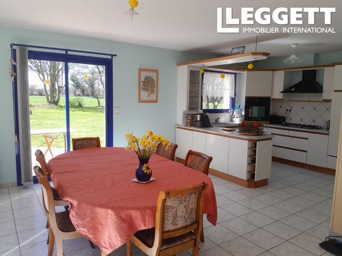 Image No.6-6 Bed House for sale