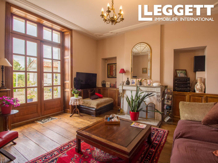 Image No.8-6 Bed House for sale