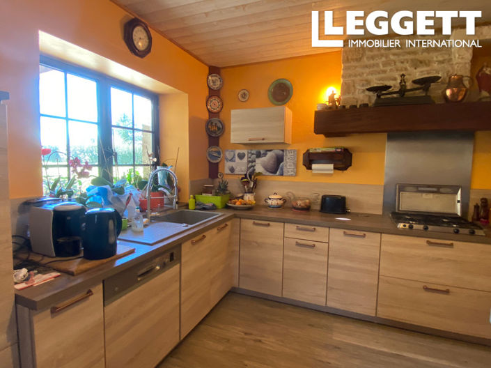 Image No.6-6 Bed House for sale