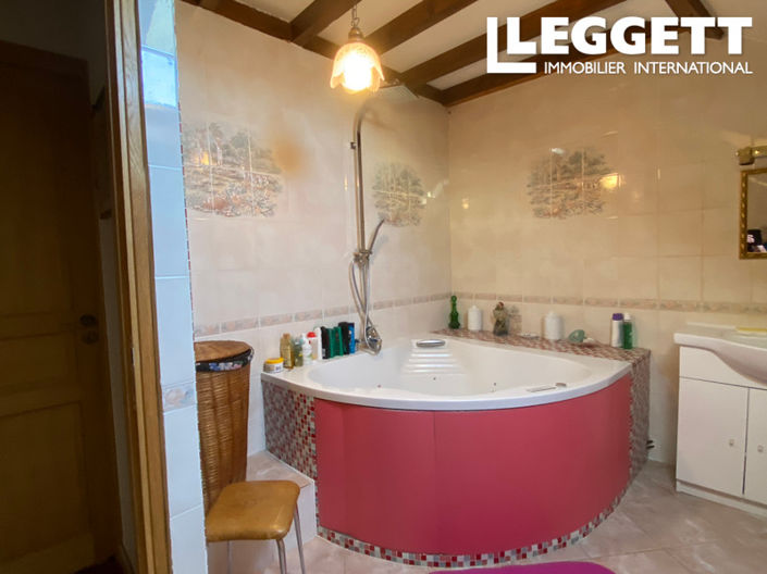 Image No.8-6 Bed House for sale