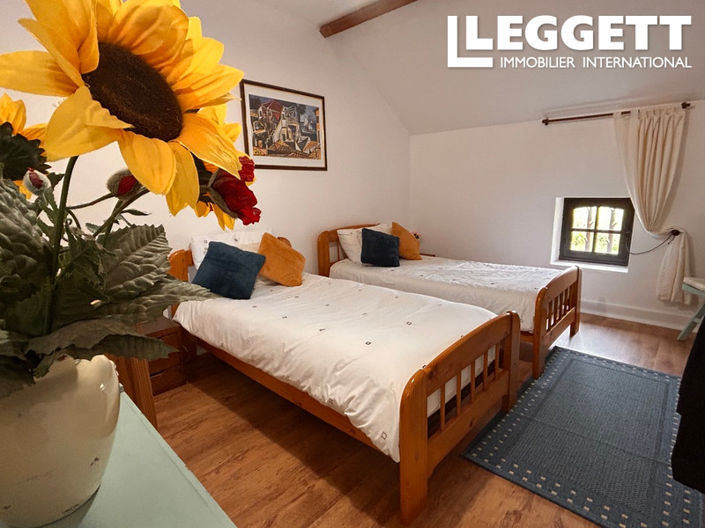 Image No.6-4 Bed House for sale