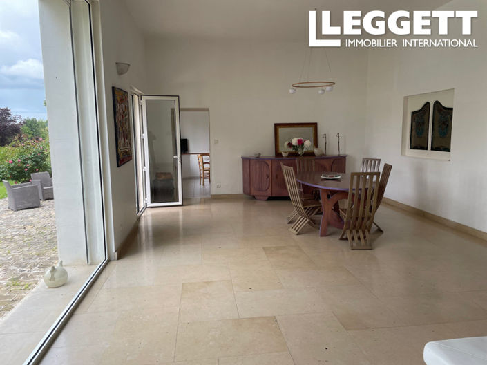 Image No.8-5 Bed House for sale