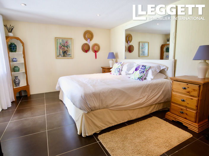 Image No.7-5 Bed House for sale