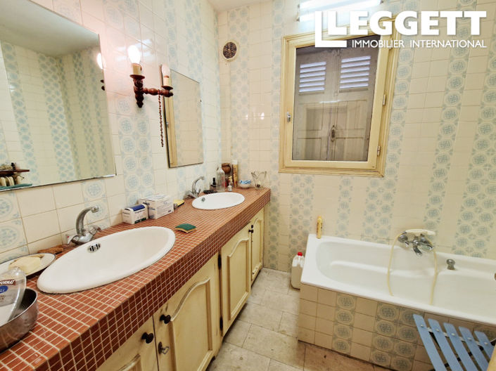 Image No.8-5 Bed House for sale