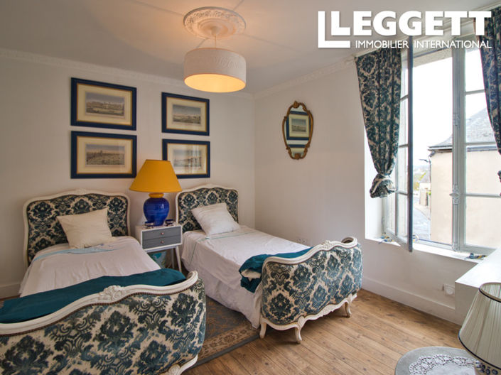 Image No.7-5 Bed House for sale