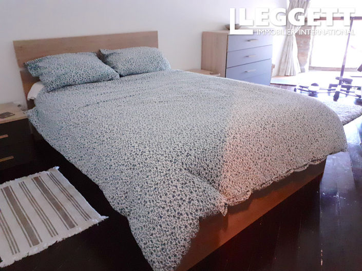 Image No.6-8 Bed House for sale