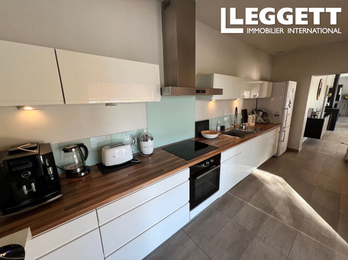 Image No.8-4 Bed House for sale