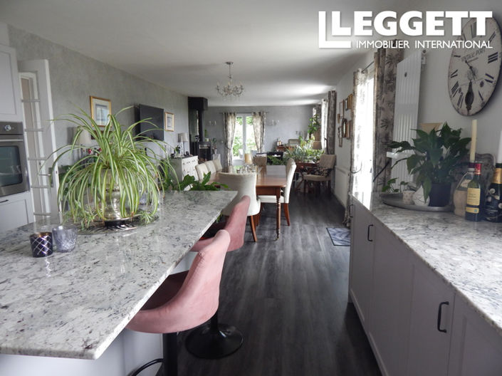 Image No.5-6 Bed House for sale