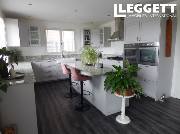 Image No.4-6 Bed House for sale