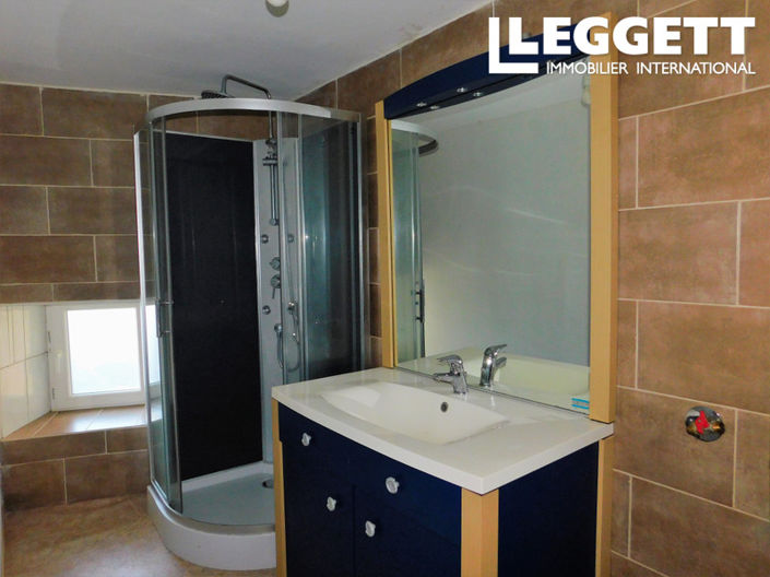 Image No.8-7 Bed House for sale