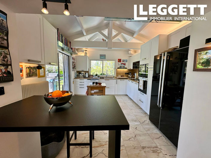 Image No.3-6 Bed House for sale