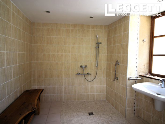 Image No.6-5 Bed House for sale