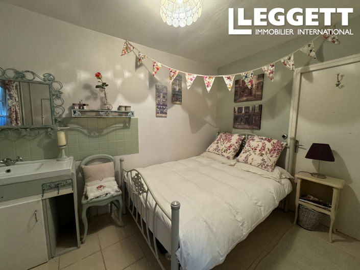 Image No.10-3 Bed House for sale