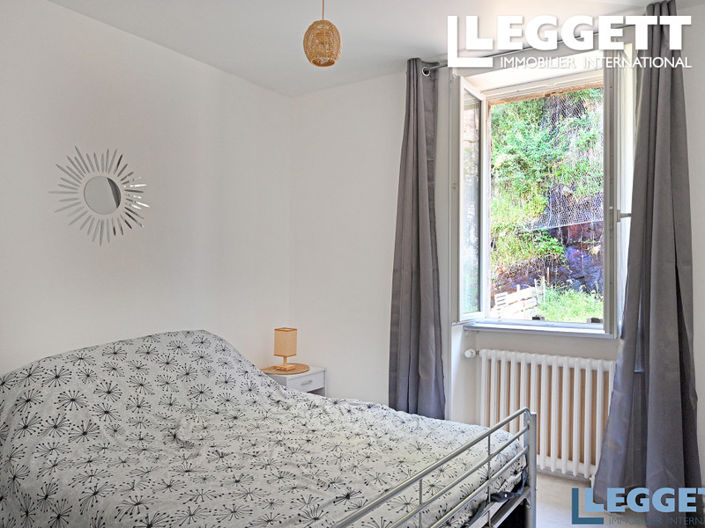 Image No.8-6 Bed House for sale