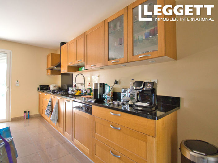 Image No.5-6 Bed House for sale