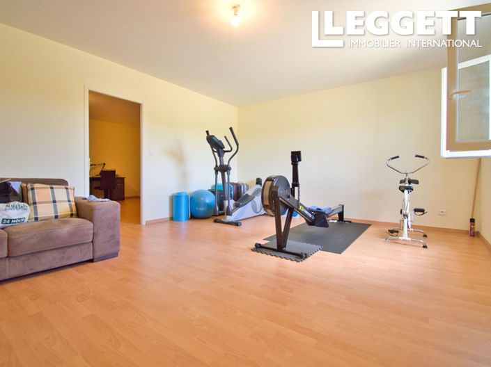 Image No.6-6 Bed House for sale