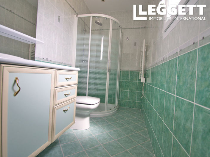 Image No.8-6 Bed House for sale