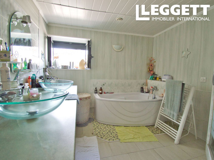 Image No.8-3 Bed House for sale